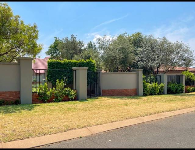 4 BEDROOM HOUSE FOR SALE IN MIDSTREAM ESTATE
